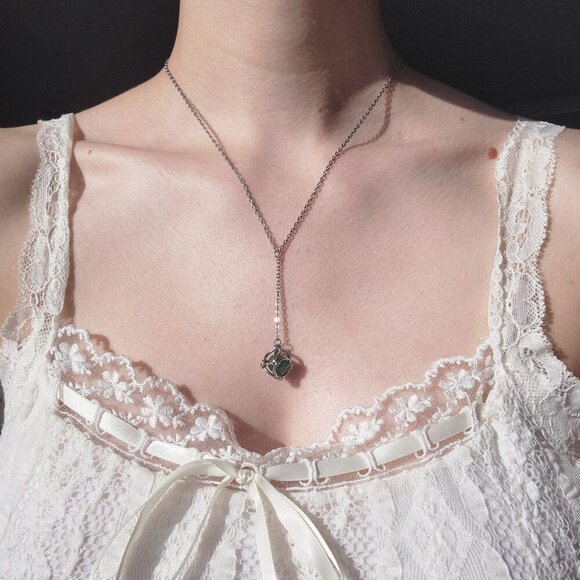 Green aventurine caged pearl drop on a antique style silver rosary necklace - Picture 7 of 9